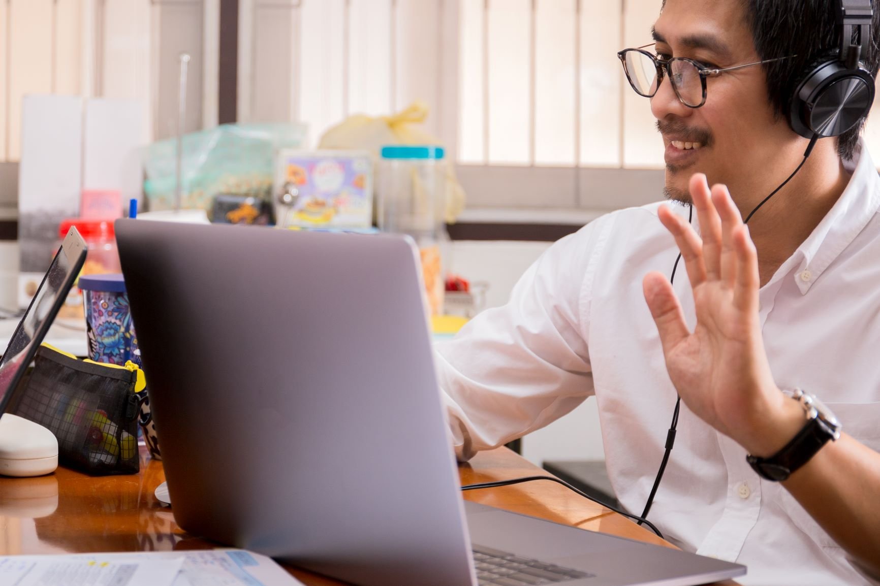 WEB - Video Call with headset